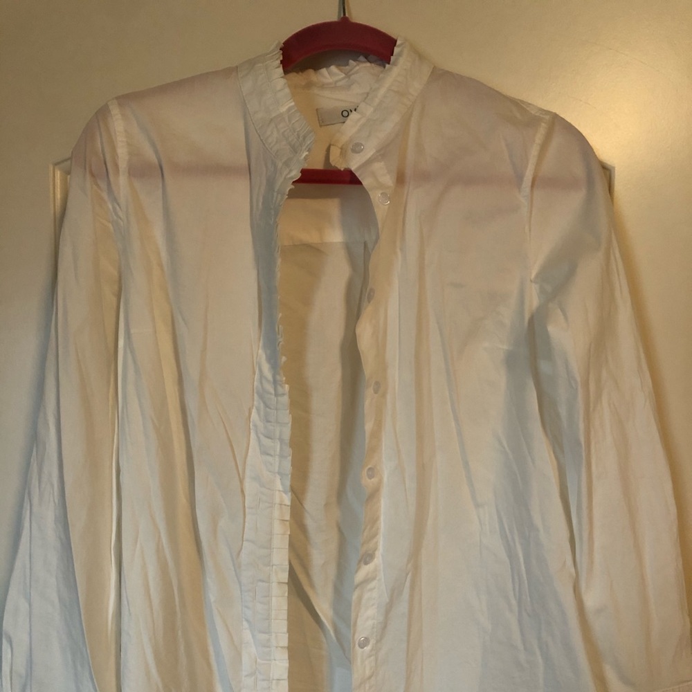 Ovi white buttoned blouse, w/ ruffle detail